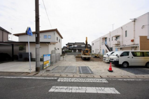 佐賀市大和町、新築一戸建ての前面道路を含む現地写真画像です
