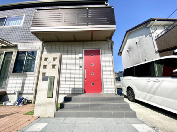 佐賀市大和町、中古一戸建ての玄関画像です