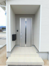 佐賀市大和町、新築一戸建ての玄関画像です