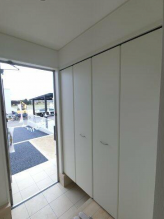 佐賀市大和町、新築一戸建ての玄関画像です