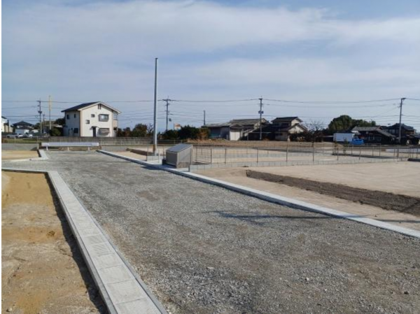 佐賀市金立町、土地の前面道路を含む現地写真画像です