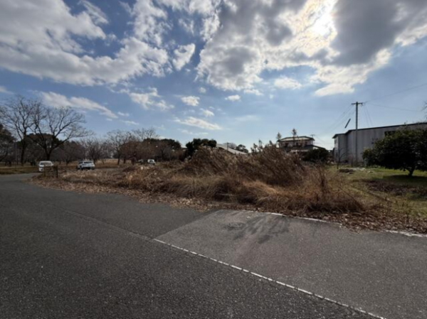 佐賀市鍋島町、土地の前面道路を含む現地写真画像です