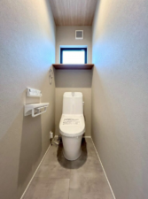 佐賀市高木瀬東、新築一戸建てのトイレ画像です