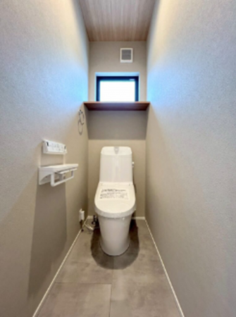 佐賀市高木瀬東、新築一戸建てのトイレ画像です