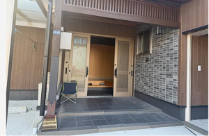 佐賀市鍋島、中古一戸建ての玄関画像です