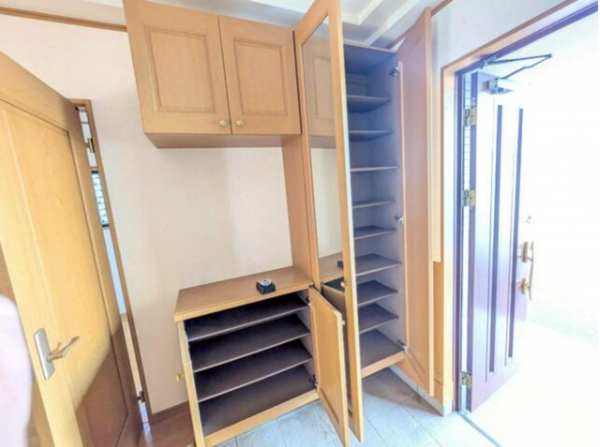 佐賀市神野西、中古一戸建ての玄関画像です