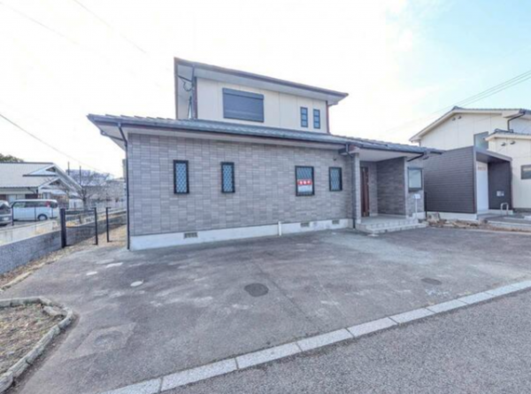 佐賀市神野西、中古一戸建ての外観画像です