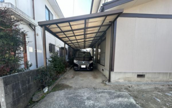 佐賀市大和町、中古一戸建ての駐車場画像です