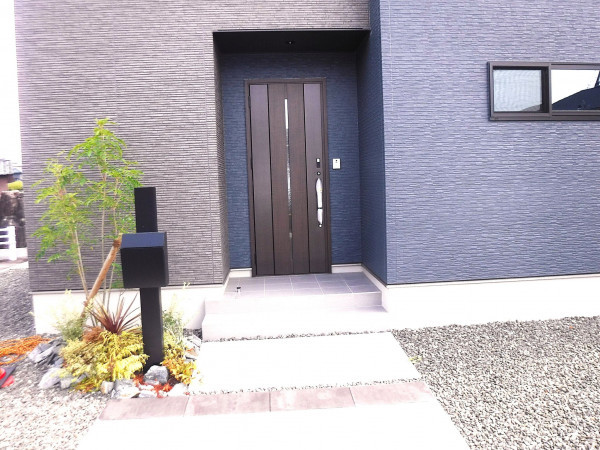 佐賀市大和町、新築一戸建ての玄関画像です