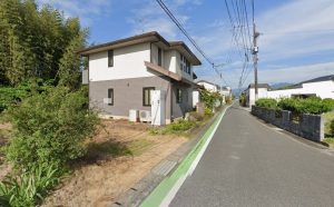 佐賀市金立町、中古一戸建ての前面道路を含む現地写真画像です