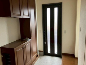 佐賀市金立町、中古一戸建ての玄関画像です