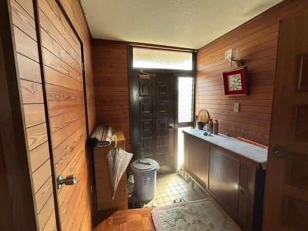 佐賀市金立町、中古一戸建ての玄関画像です