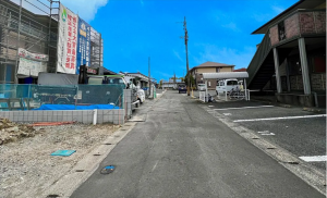 佐賀市鍋島町、新築一戸建ての前面道路を含む現地写真画像です