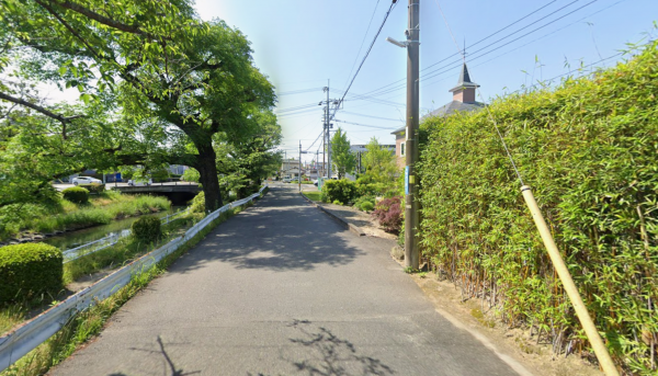 佐賀市神園、土地の前面道路を含む現地写真画像です