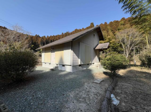 佐賀市三瀬村杠、中古一戸建ての外観画像です