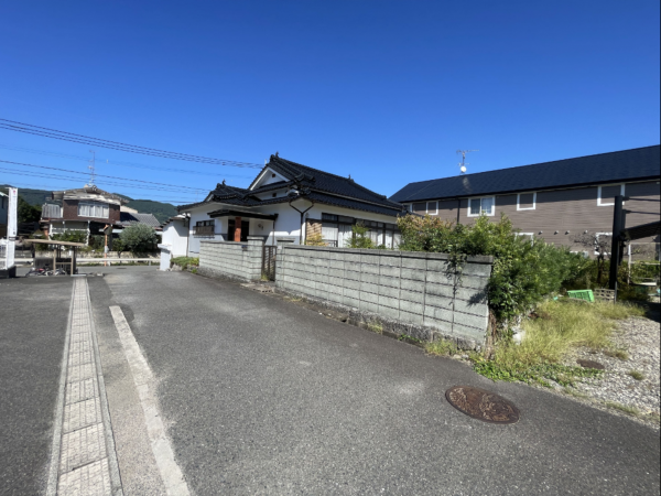 佐賀市大和町、土地の前面道路を含む現地写真画像です