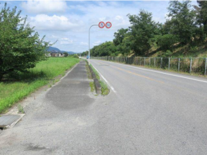 佐賀市大和町、土地の前面道路を含む現地写真画像です