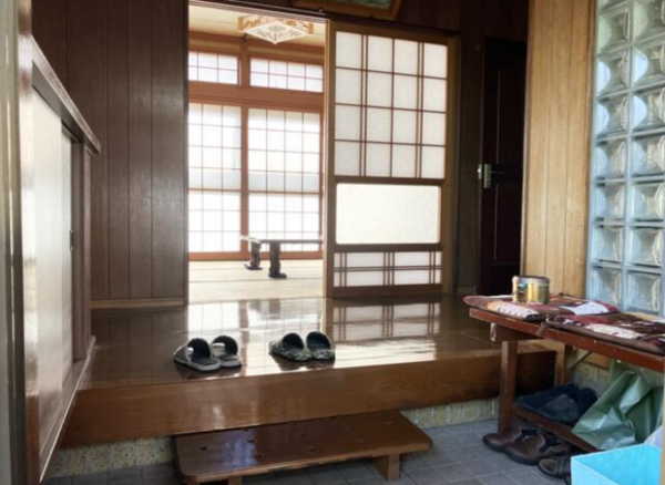 佐賀市高木瀬西、中古一戸建ての玄関画像です