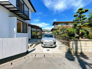 佐賀市大和町、中古一戸建ての駐車場画像です