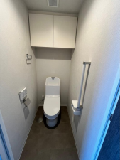 佐賀市高木瀬町、中古マンションのトイレ画像です
