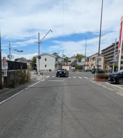 佐賀市神野東、土地の前面道路を含む現地写真画像です