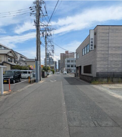 佐賀市神野東、土地の前面道路を含む現地写真画像です