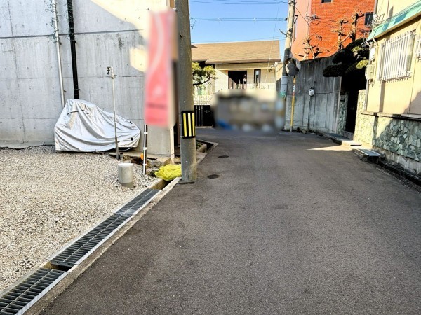 八尾市高安町南、新築一戸建ての前面道路を含む現地写真画像です