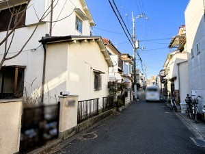 八尾市山本町南、土地の前面道路を含む現地写真画像です
