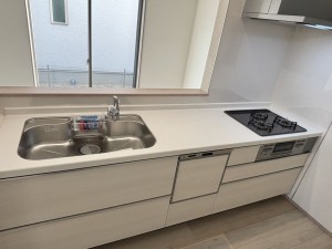 八尾市長池町、新築一戸建てのキッチン画像です