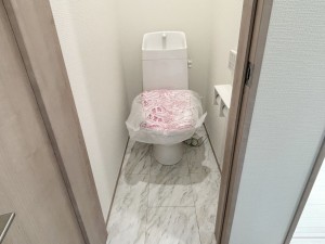八尾市長池町、新築一戸建てのトイレ画像です