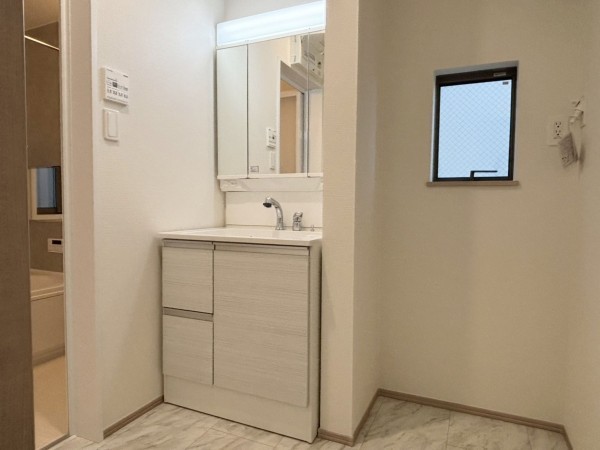 八尾市長池町、新築一戸建ての洗面画像です