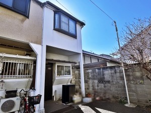 八尾市緑ヶ丘、中古一戸建ての外観画像です