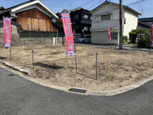 八尾市亀井町、土地の前面道路を含む現地写真画像です