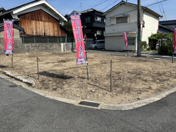 八尾市亀井町、土地の前面道路を含む現地写真画像です