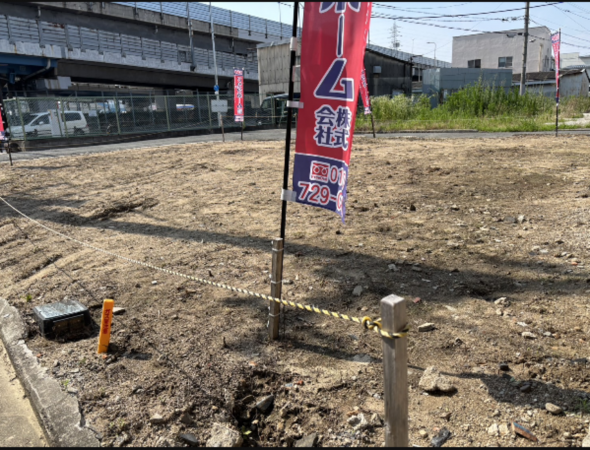 八尾市亀井町、土地の前面道路を含む現地写真画像です