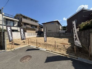 八尾市東山本新町、土地の前面道路を含む現地写真画像です