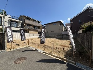 八尾市東山本新町、土地の前面道路を含む現地写真画像です