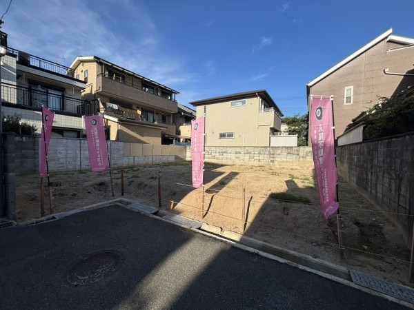 八尾市東山本新町、土地の前面道路を含む現地写真画像です