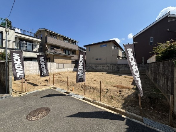 八尾市東山本新町、土地の前面道路を含む現地写真画像です