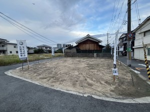 八尾市亀井町、土地の前面道路を含む現地写真画像です