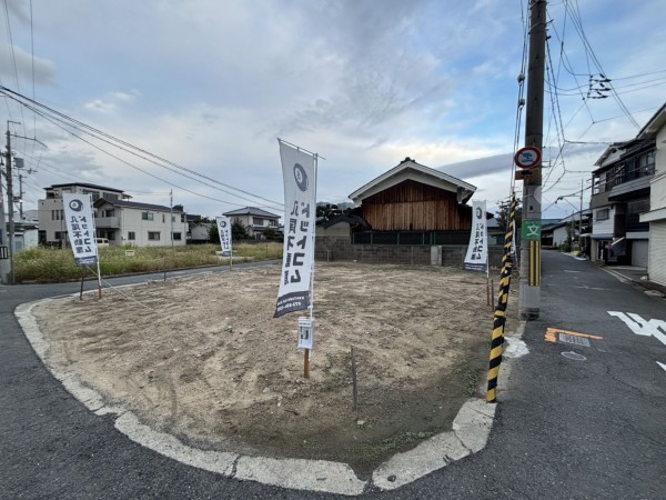 八尾市亀井町、土地の前面道路を含む現地写真画像です