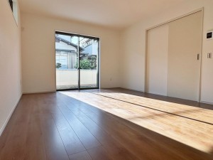 八尾市刑部、新築一戸建ての居間画像です