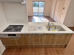 八尾市刑部、新築一戸建てのキッチン画像です