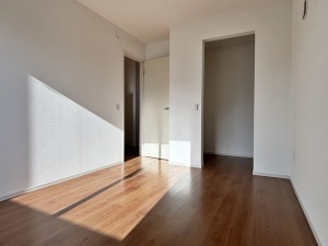 八尾市刑部、新築一戸建ての寝室画像です