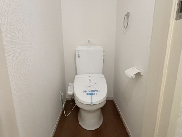 八尾市刑部、新築一戸建てのトイレ画像です