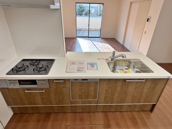 八尾市刑部、新築一戸建てのキッチン画像です