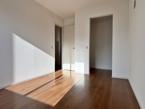 八尾市刑部、新築一戸建ての寝室画像です