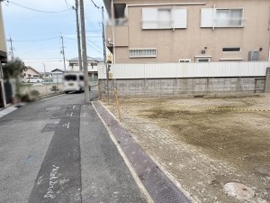 八尾市久宝園、土地の前面道路を含む現地写真画像です