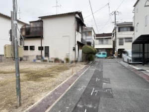 八尾市久宝園、土地の前面道路を含む現地写真画像です