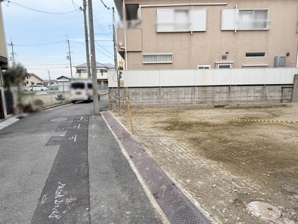 八尾市久宝園、土地の前面道路を含む現地写真画像です